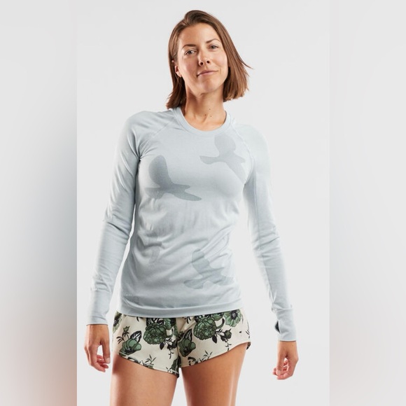 oiselle Tops - Title Nine Oiselle Wings Out Long Sleeve Top light blue size small